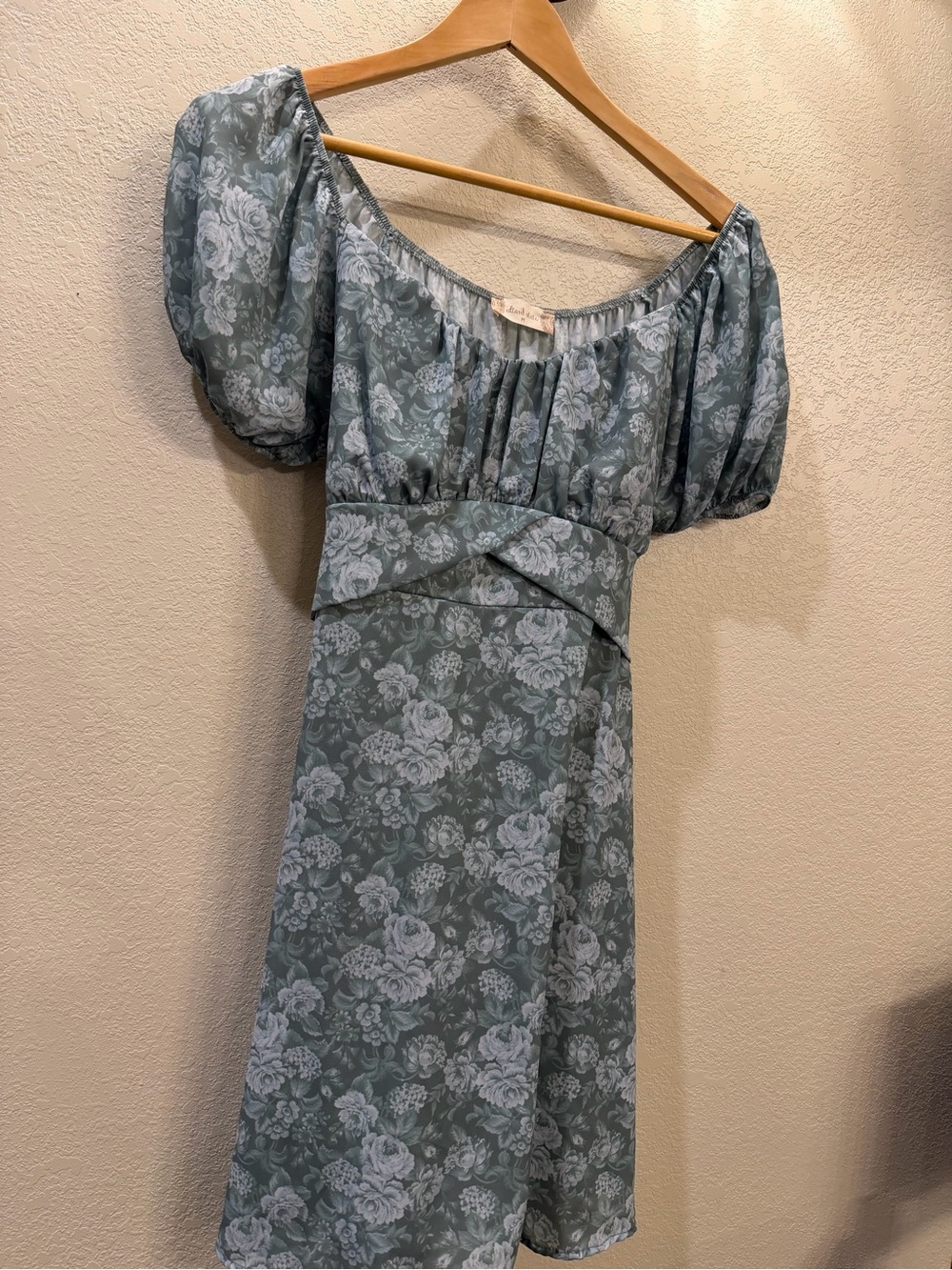 Altar'd State Sage Floral Puff-Sleeve Midi Dress size Medium